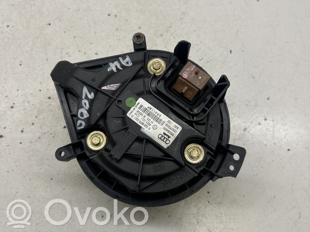 Audi A4 S4 B6 8E 8H Lämmittimen puhallin 