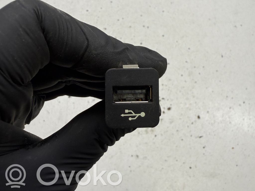 BMW 5 F10 F11 USB socket connector 
