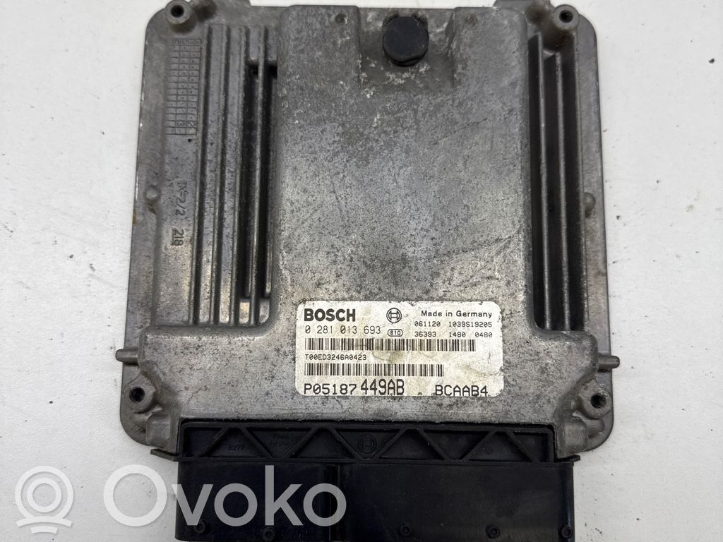 Unidad de control/módulo del motor   P05187449AB,0281013693