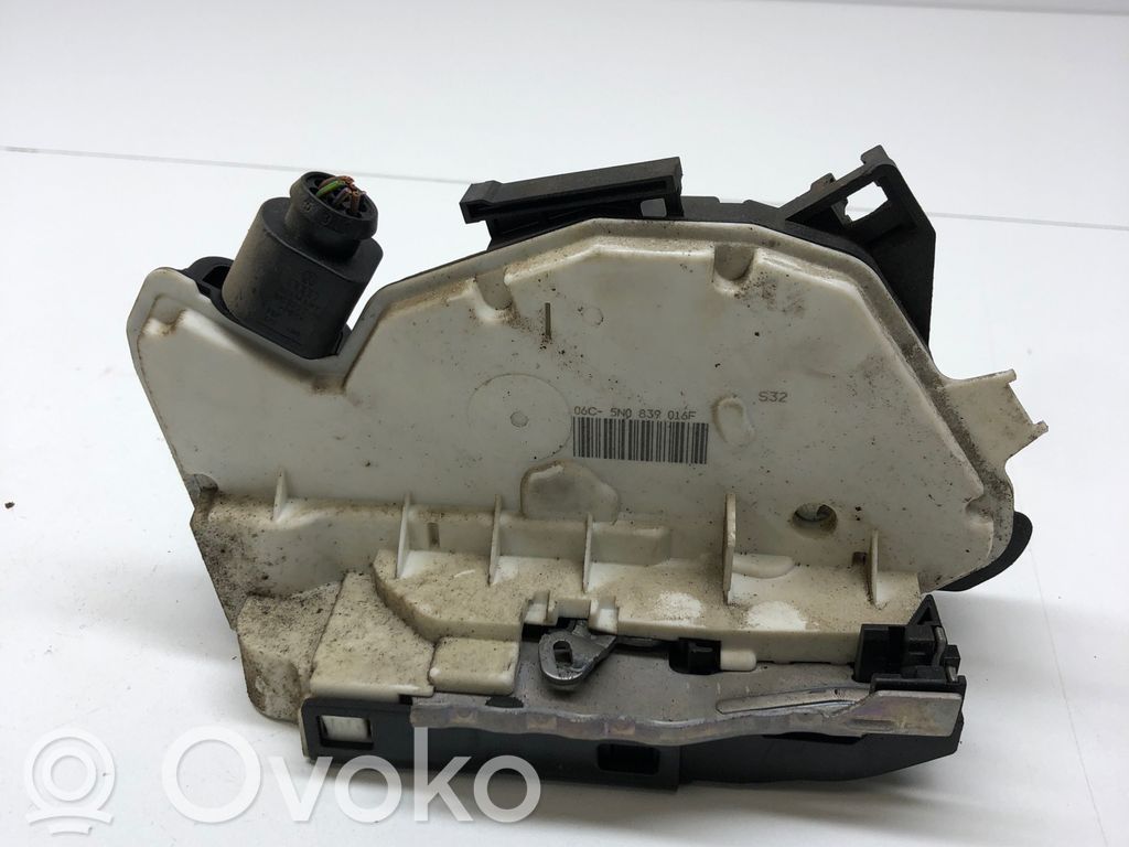 Skoda Fabia Mk2 (5J) Zamek drzwi tylnych 
