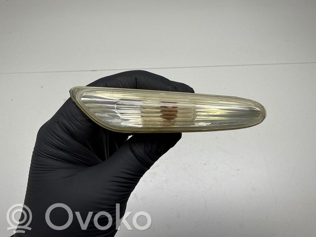 Etupuskurin suuntavilkku   6923919