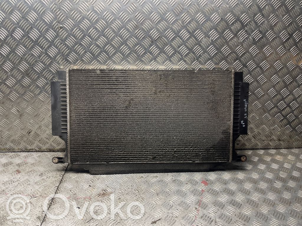 Toyota Avensis T270 Chłodnica 