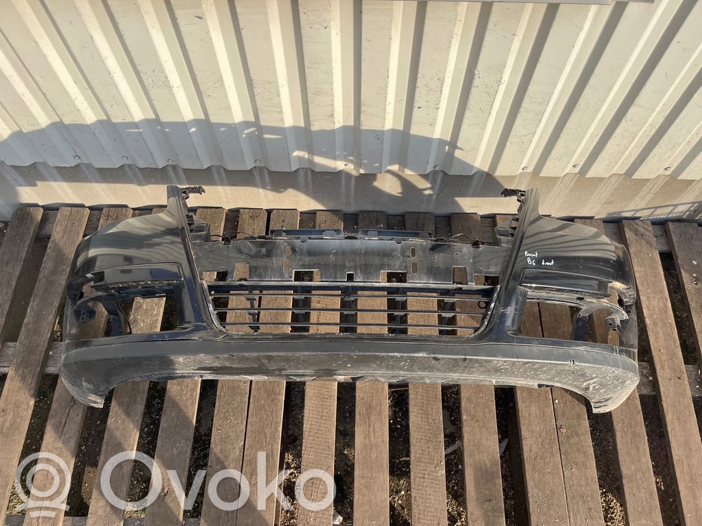 Volkswagen PASSAT B6 Parachoques delantero 