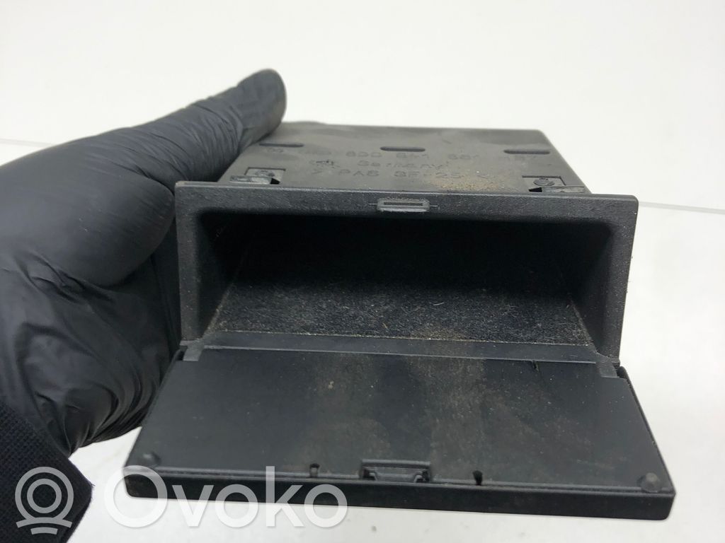 Handschuhfach   8D0941561