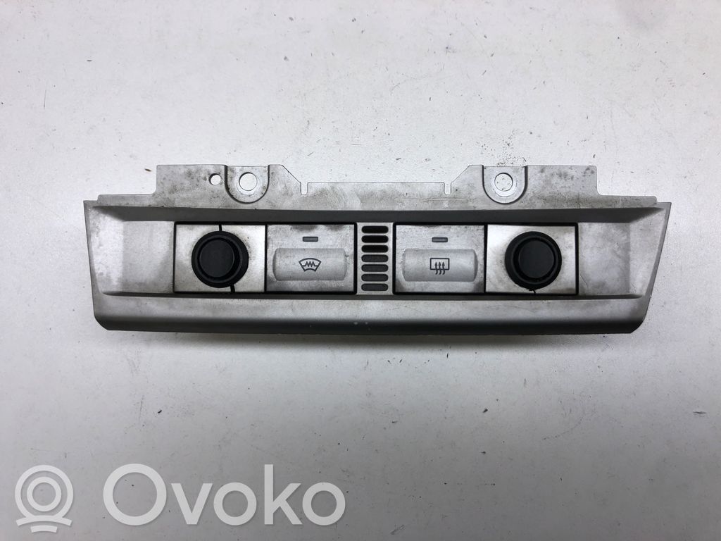 Ford Focus Bouton de dégivrage pare-brise 