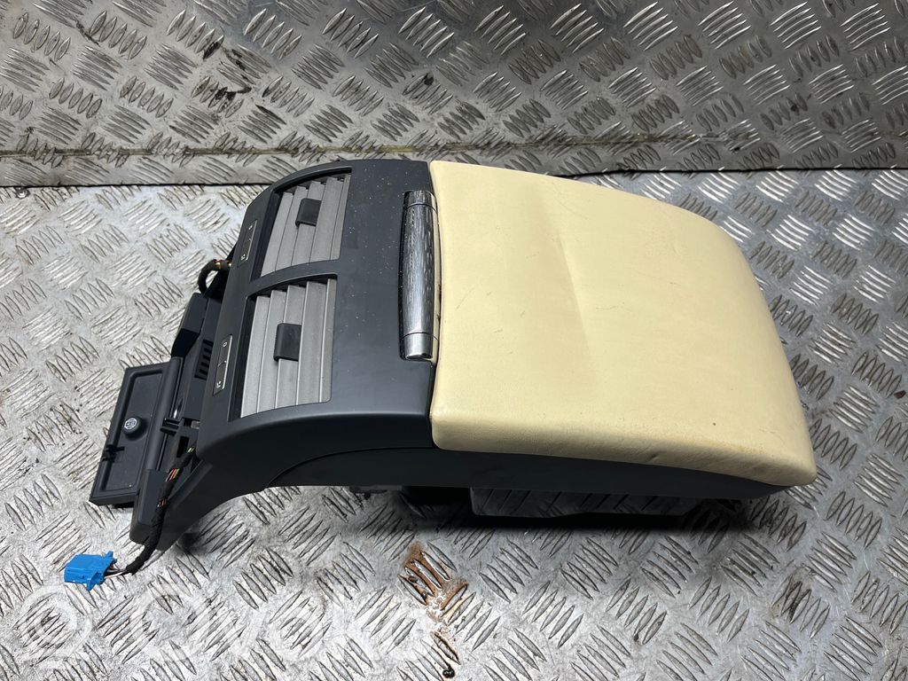 Volkswagen Phaeton Reposabrazos 