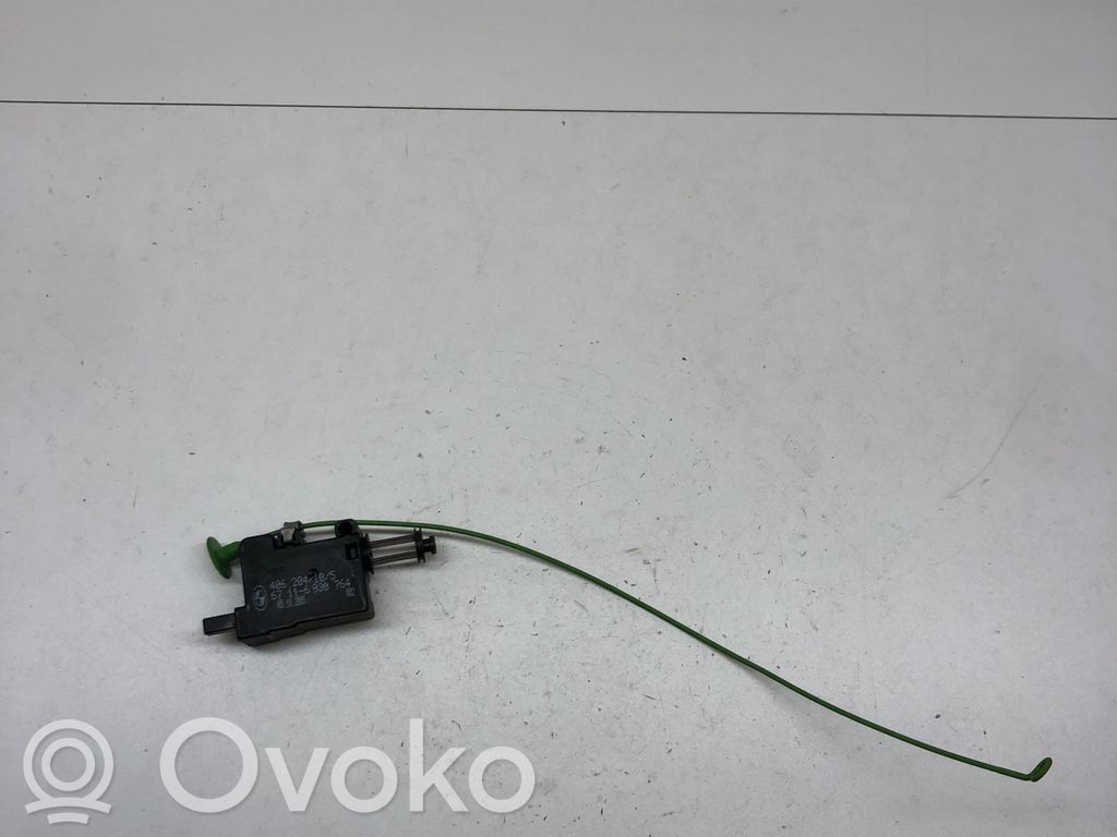 Polttoainesäiliön korkin lukko   6930764,67116930764