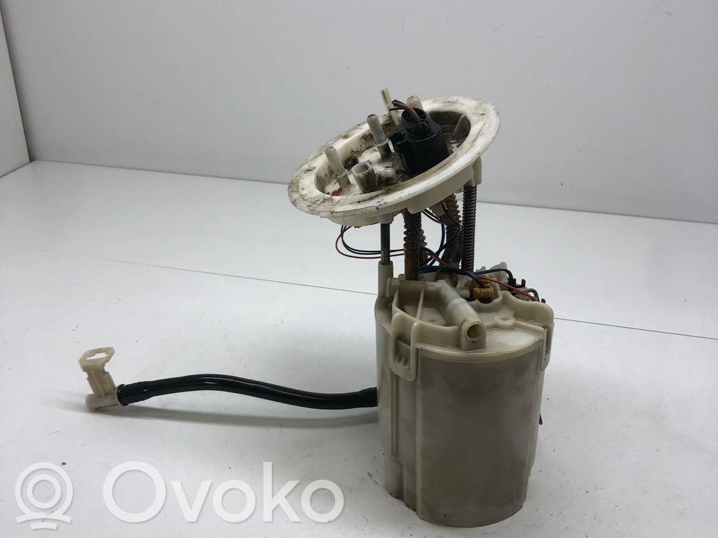 Audi A4 S4 B8 8K Polttoainesäiliön pumppu 