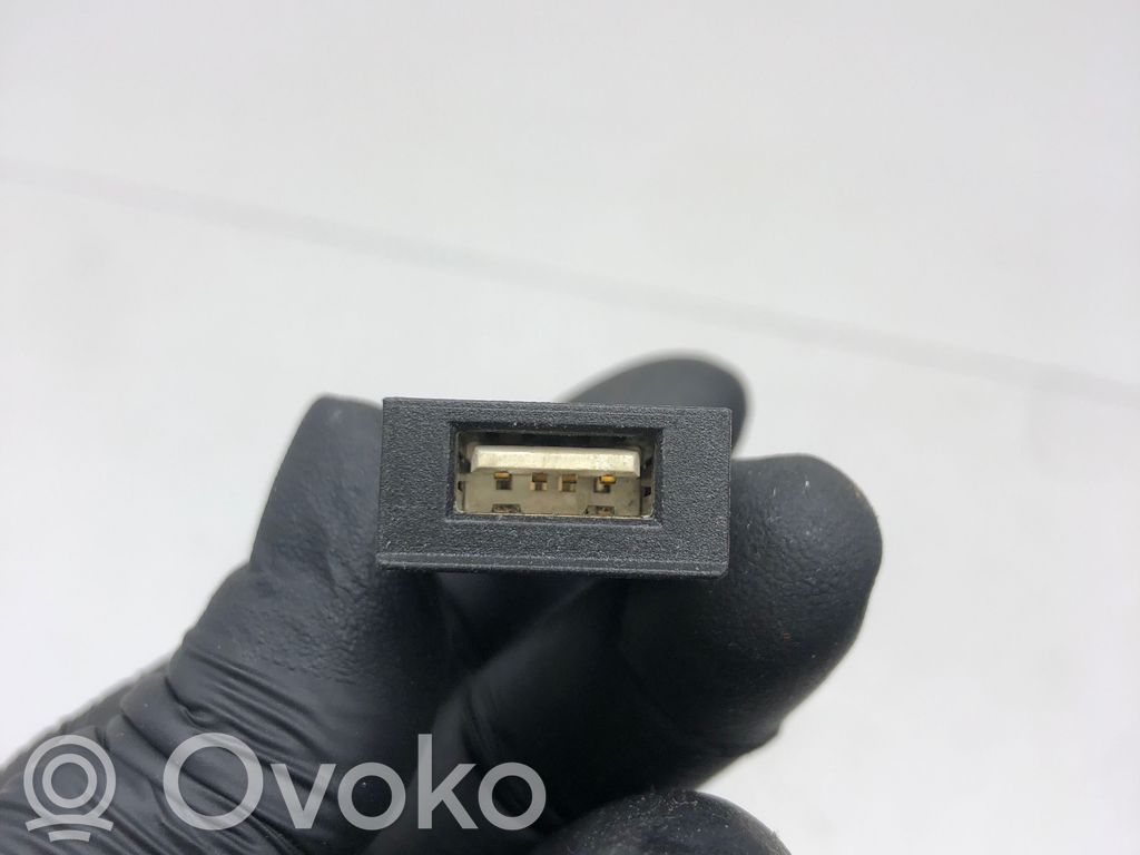 Opel Astra J USB socket connector 