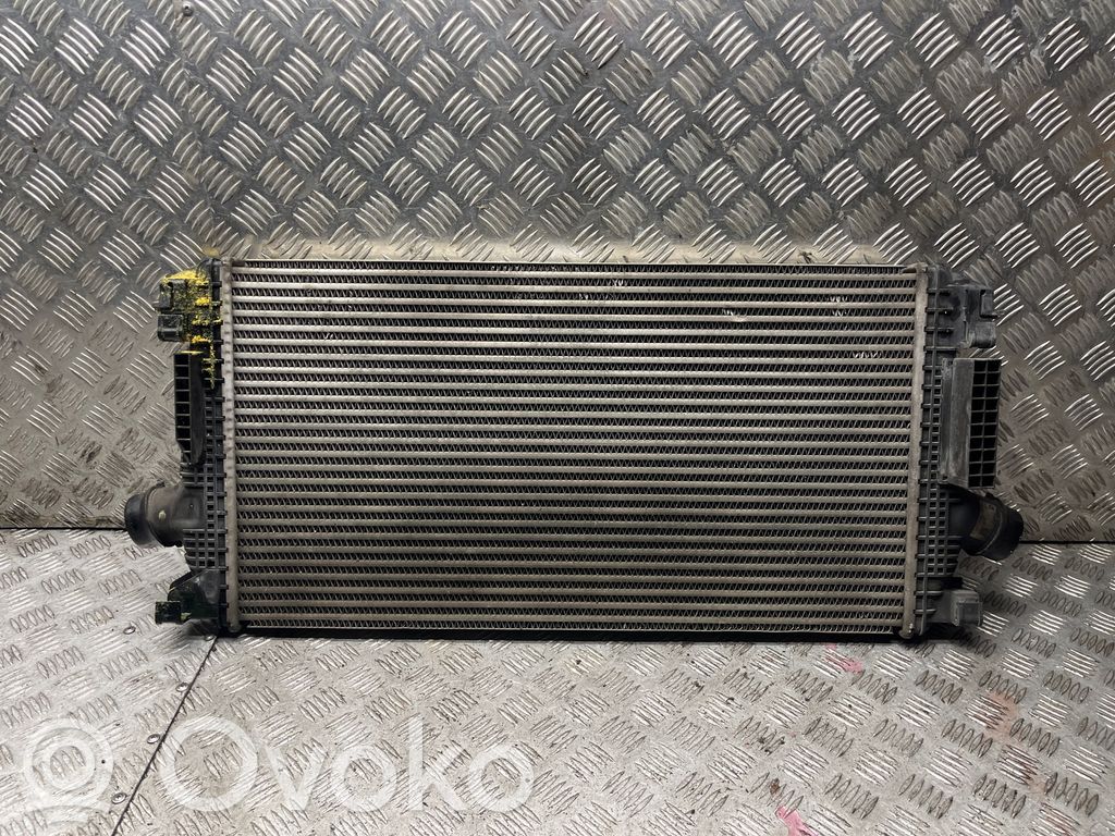Opel Astra J Interkūlerio radiatorius 