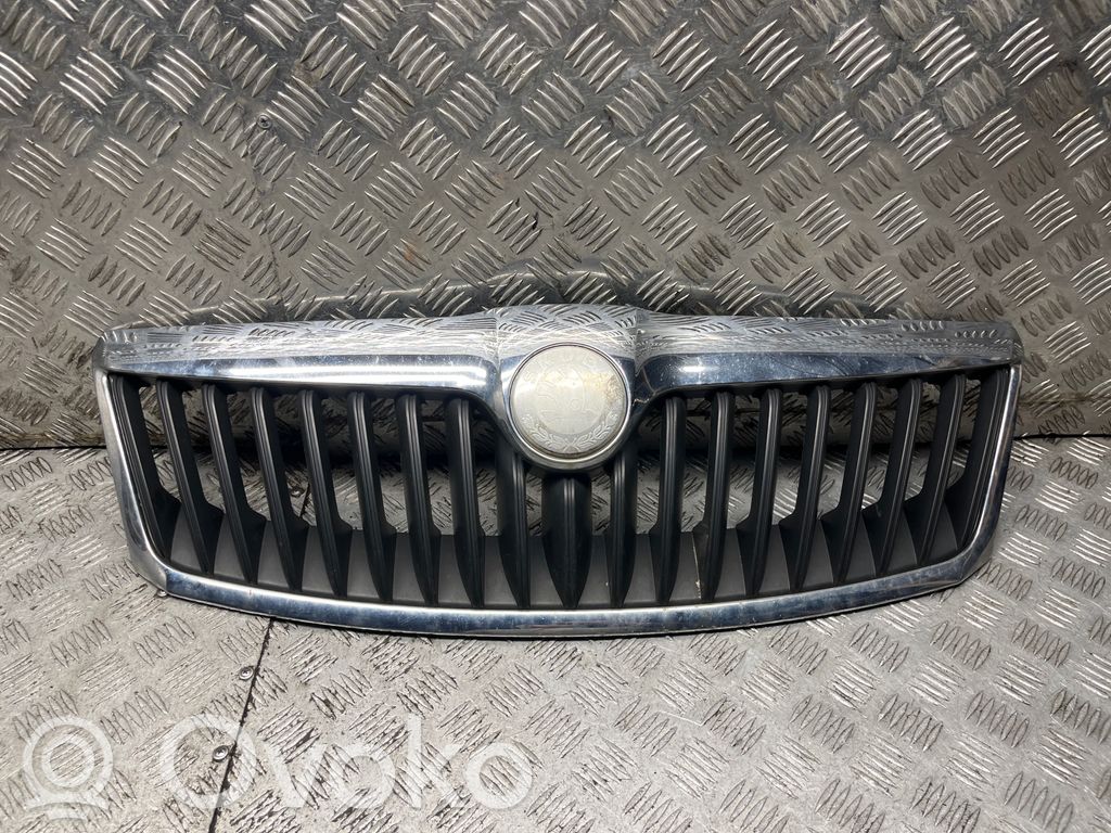 Skoda Octavia Mk2 (1Z) Maskownica / Grill / Atrapa górna chłodnicy 
