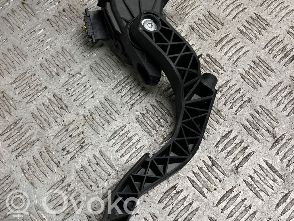 Pédale d'accélérateur   8E1721523G