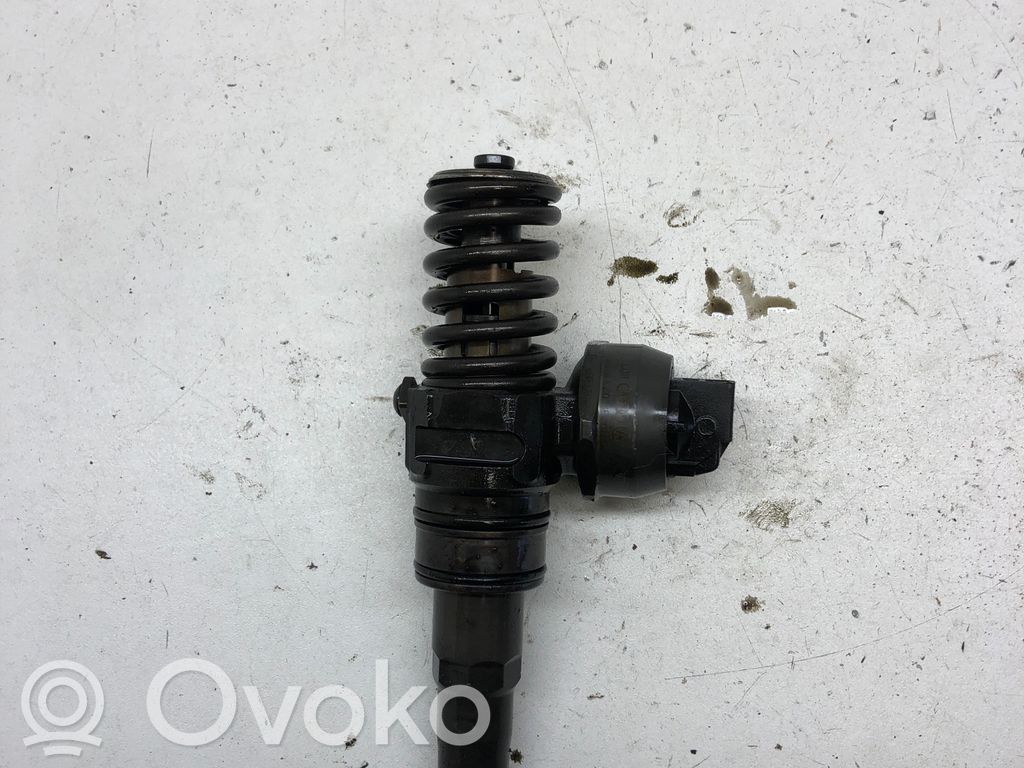 Volkswagen Transporter - Caravelle T5 Wtryskiwacz paliwa 
