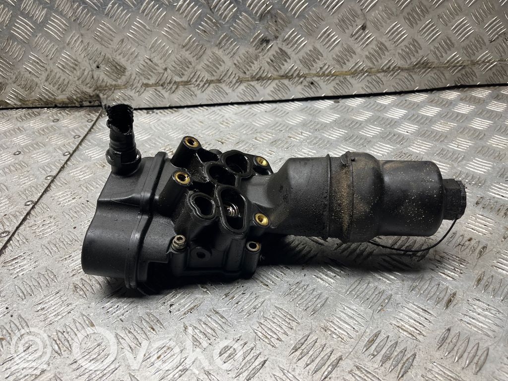 Audi A4 S4 B8 8K Öljynsuodattimen kannake 