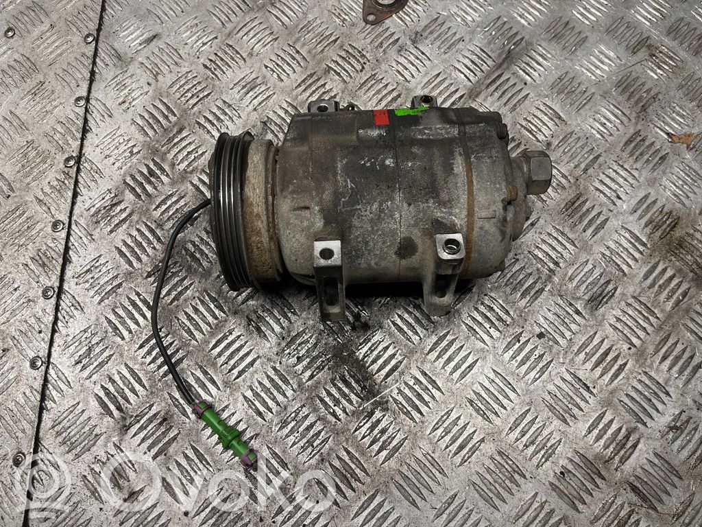 Audi A4 S4 B5 8D Ilmastointilaitteen kompressorin pumppu (A/C) 