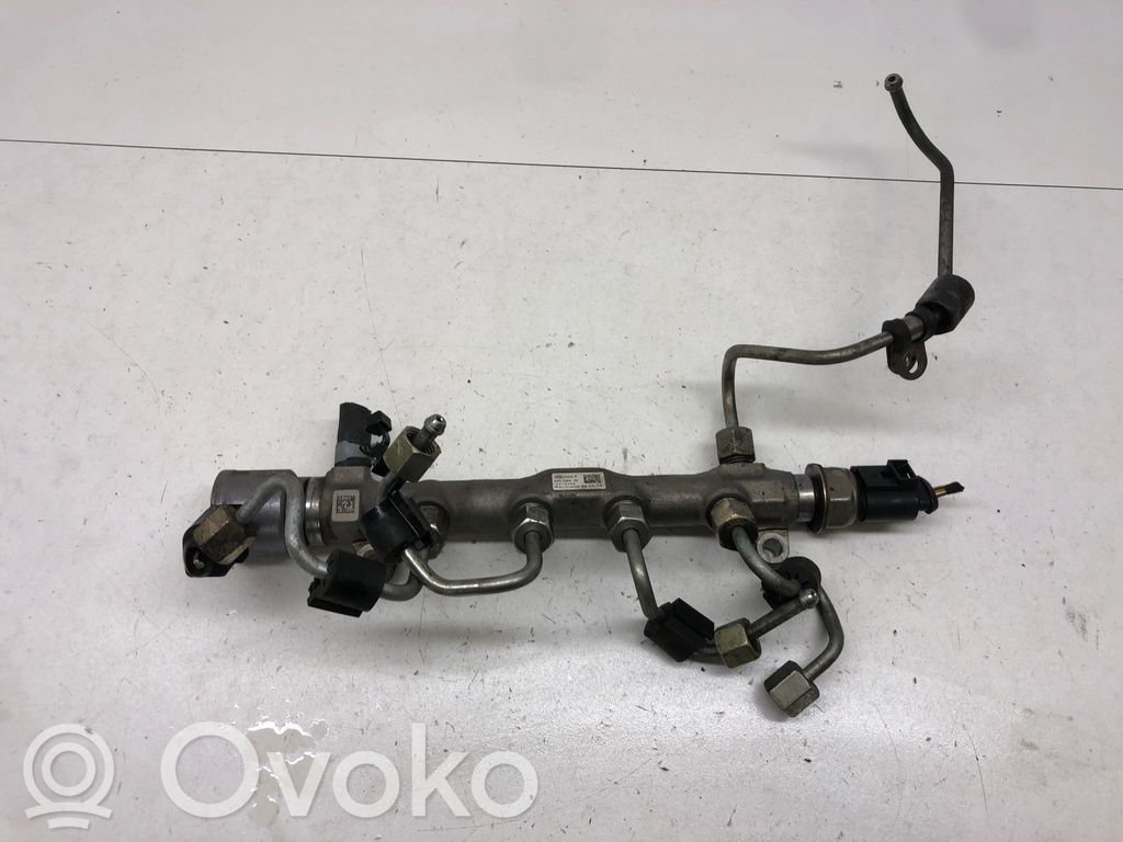 Volkswagen PASSAT B8 Polttoainepääputki 