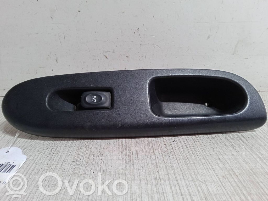 Electric window control switch   7700433532