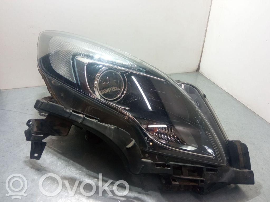 Opel Zafira C Lampa przednia 