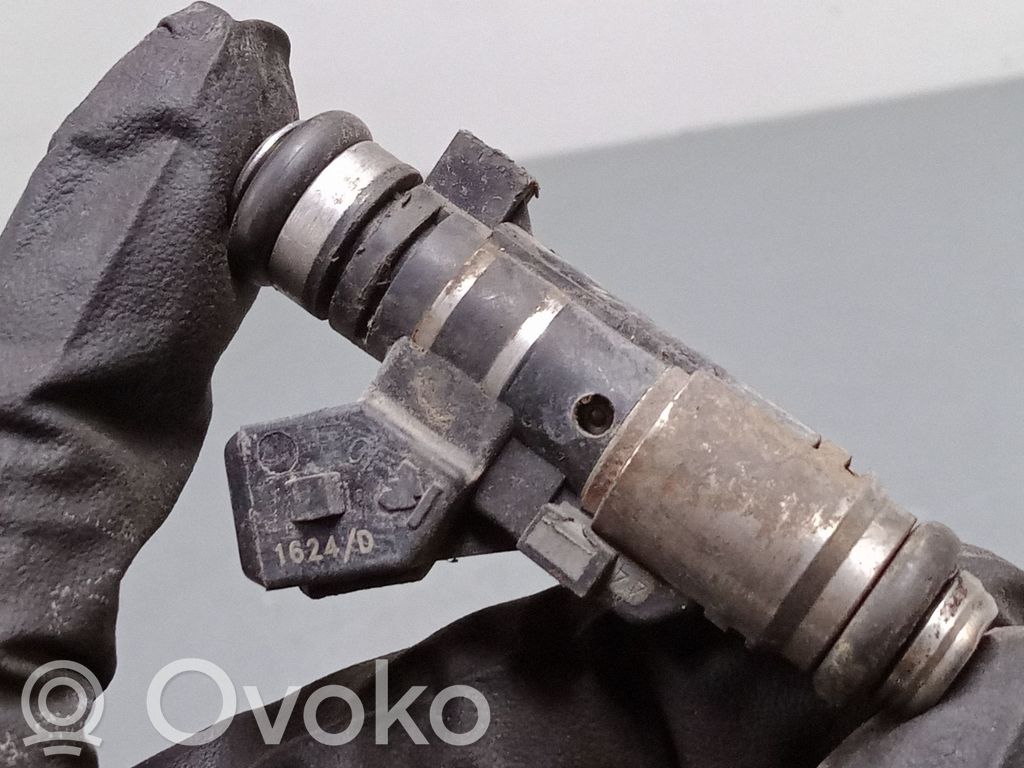 Fuel injector