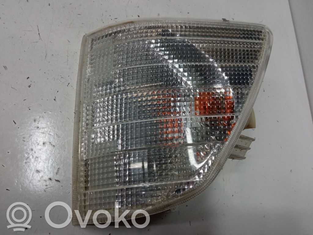 Mercedes-Benz Sprinter W901 W902 W903 W904 Kierunkowskaz przedni 