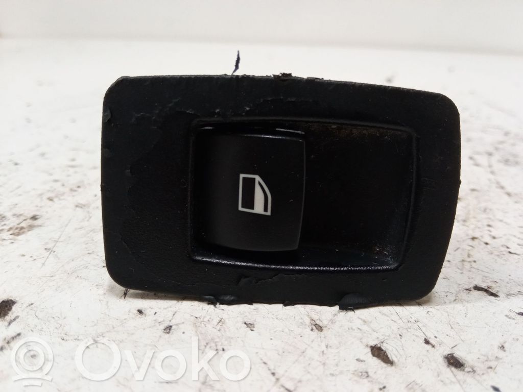 Electric window control switch   159322000415A