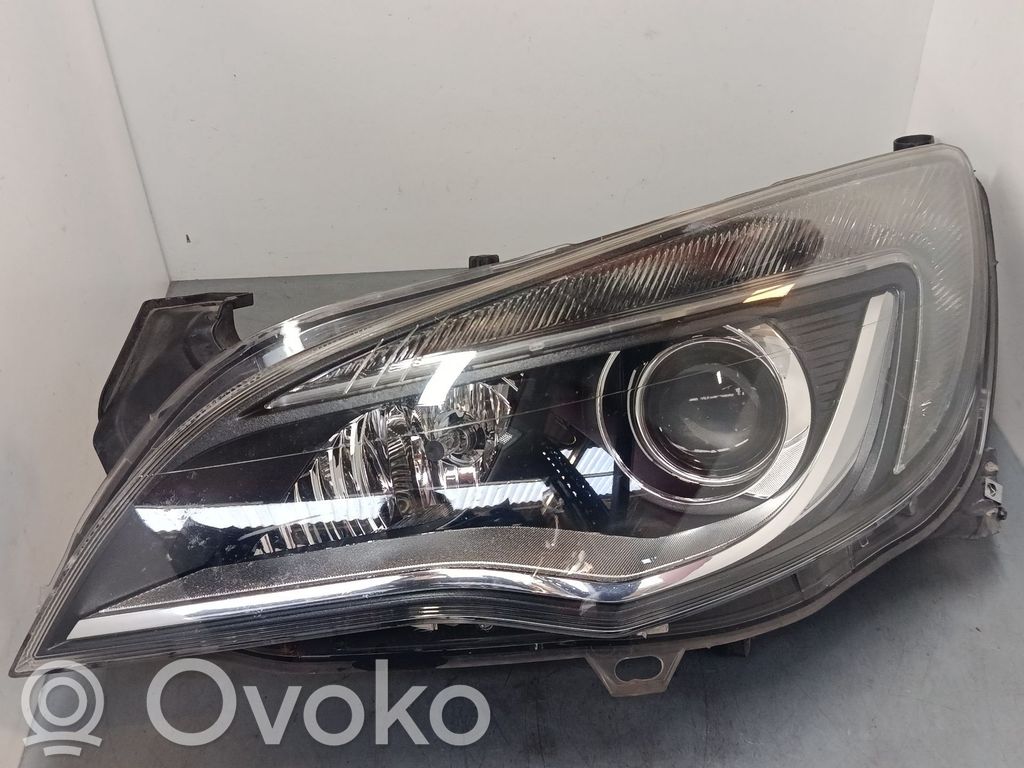 Opel Astra H Lampa przednia 