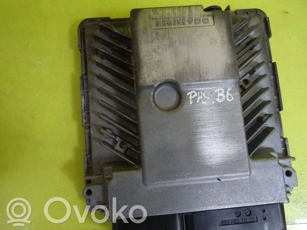 Volkswagen PASSAT B6 Engine control unit/module 