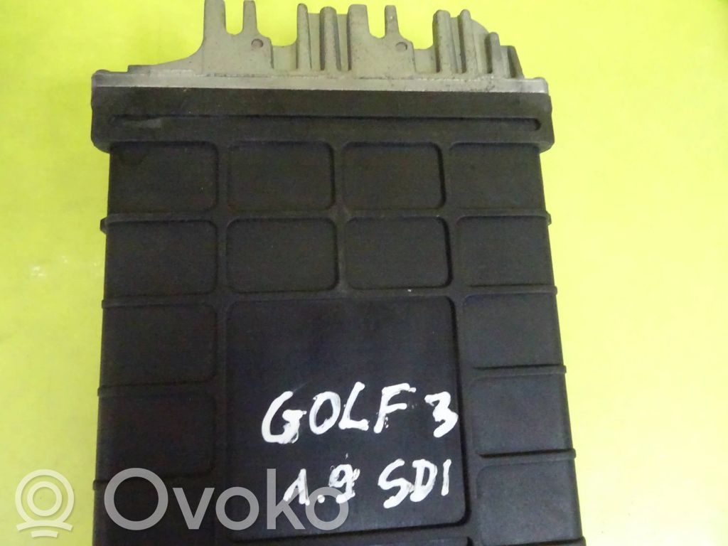 Volkswagen Golf III Engine control unit/module 