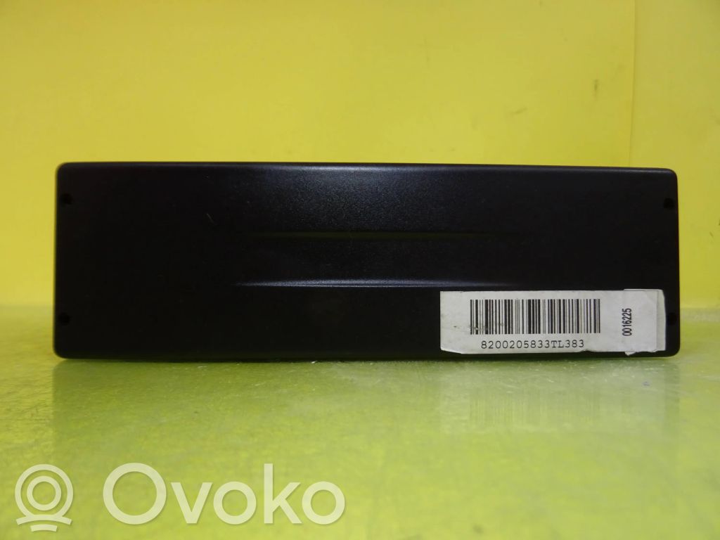 Stacja multimedialna GPS / CD / DVD   8200205833A