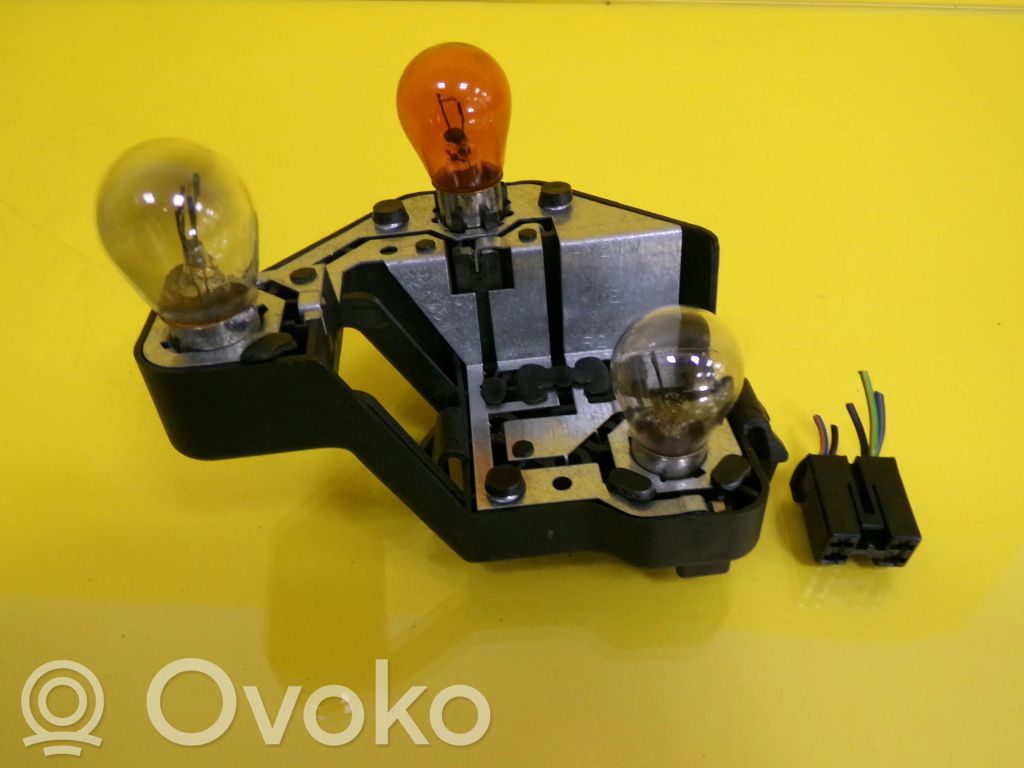 Saab 9-3 Ver1 Takavalon polttimon suojan pidike 