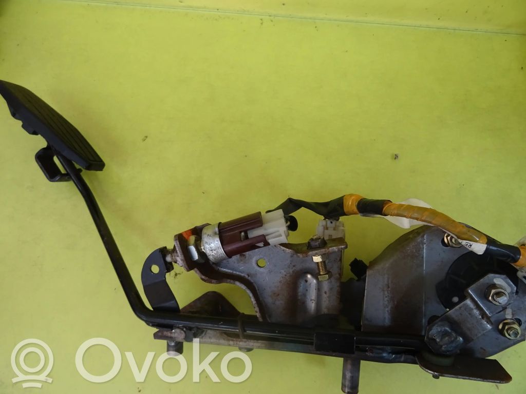 Mazda 626 Accelerator throttle pedal 