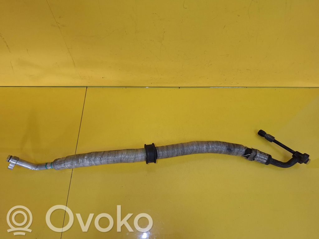BMW 5 E39 Ilmastointilaitteen putki (A/C) 