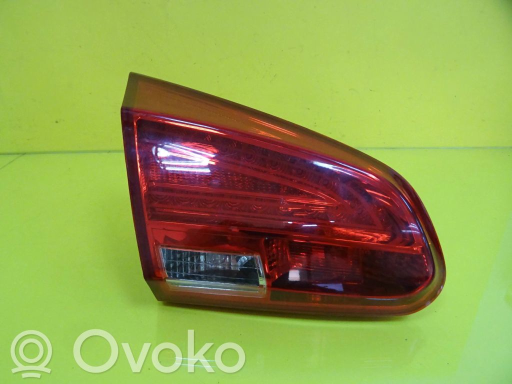 Tailgate rear/tail lights