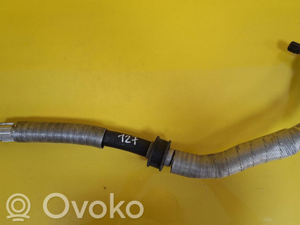 BMW 3 E36 Ilmastointilaitteen putki (A/C) 