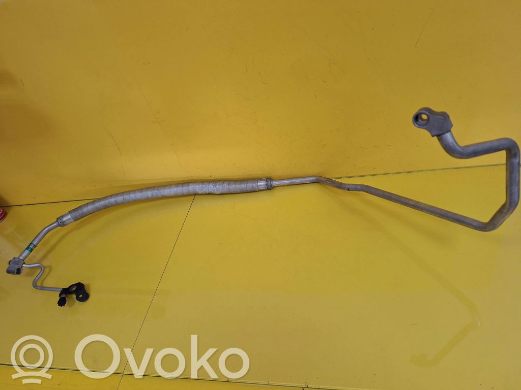 BMW 3 E46 Ilmastointilaitteen putki (A/C) 