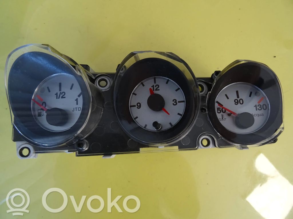 Alfa Romeo 156 Monitori/näyttö/pieni näyttö 