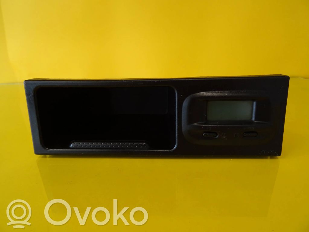 Mazda 323 F Monitori/näyttö/pieni näyttö 