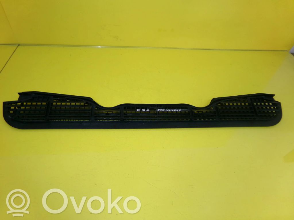 BMW 3 E36 Kojelaudan tuuletussuuttimen suojalista 