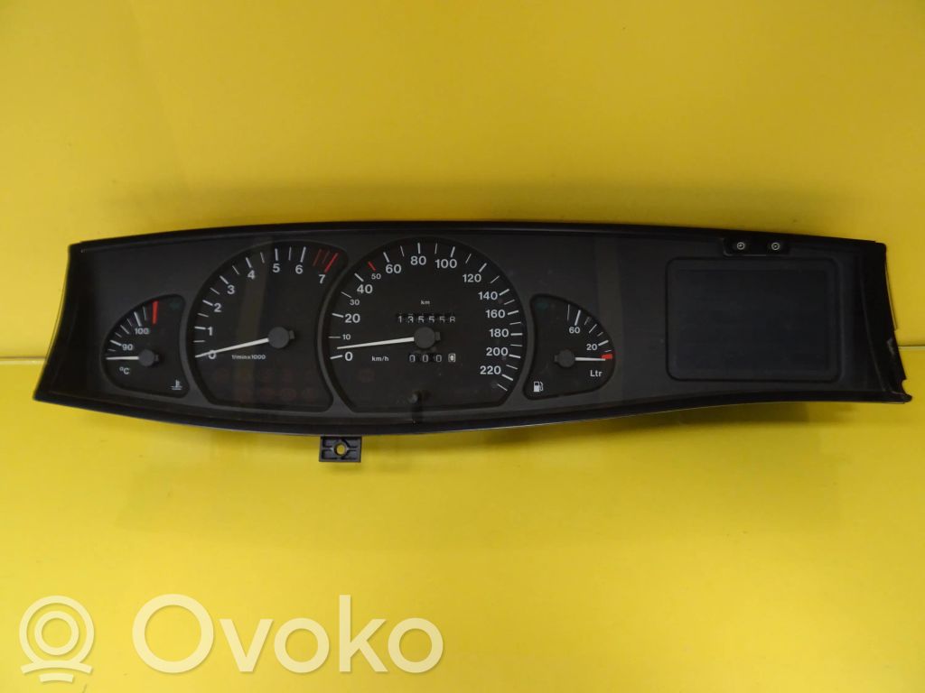 Opel Omega B1 Geschwindigkeitsmesser Cockpit 