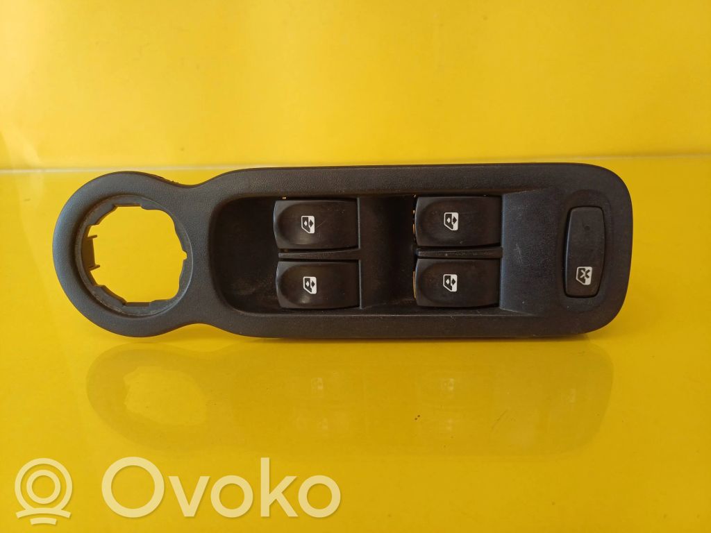 Renault Modus Electric window control switch 