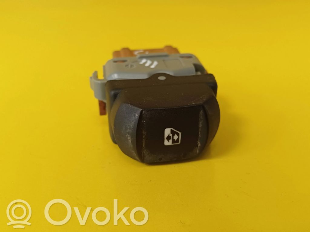 Renault Clio III Electric window control switch 