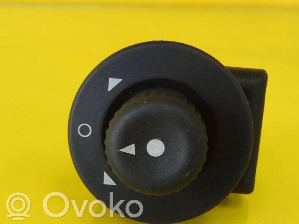 Wing mirror switch   185526
