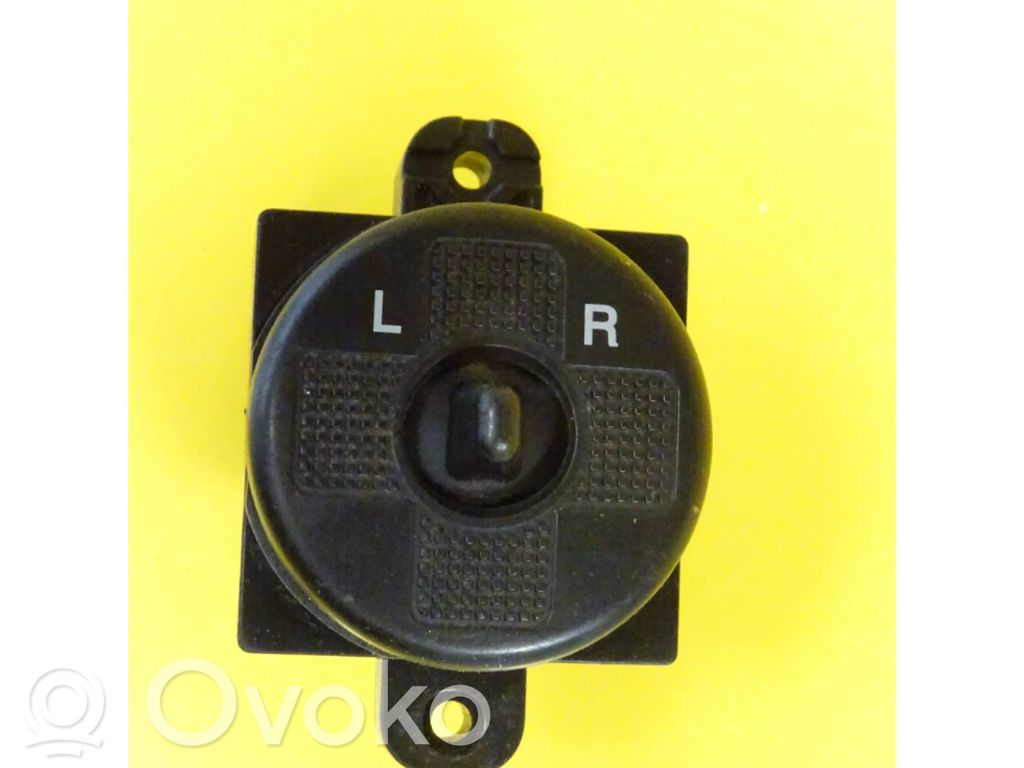 Wing mirror switch   621W10090