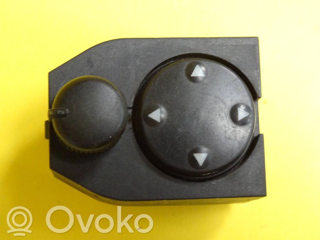 Wing mirror switch   8D0959565A