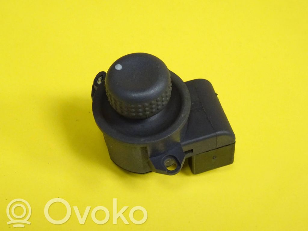 Wing mirror switch   7700875674