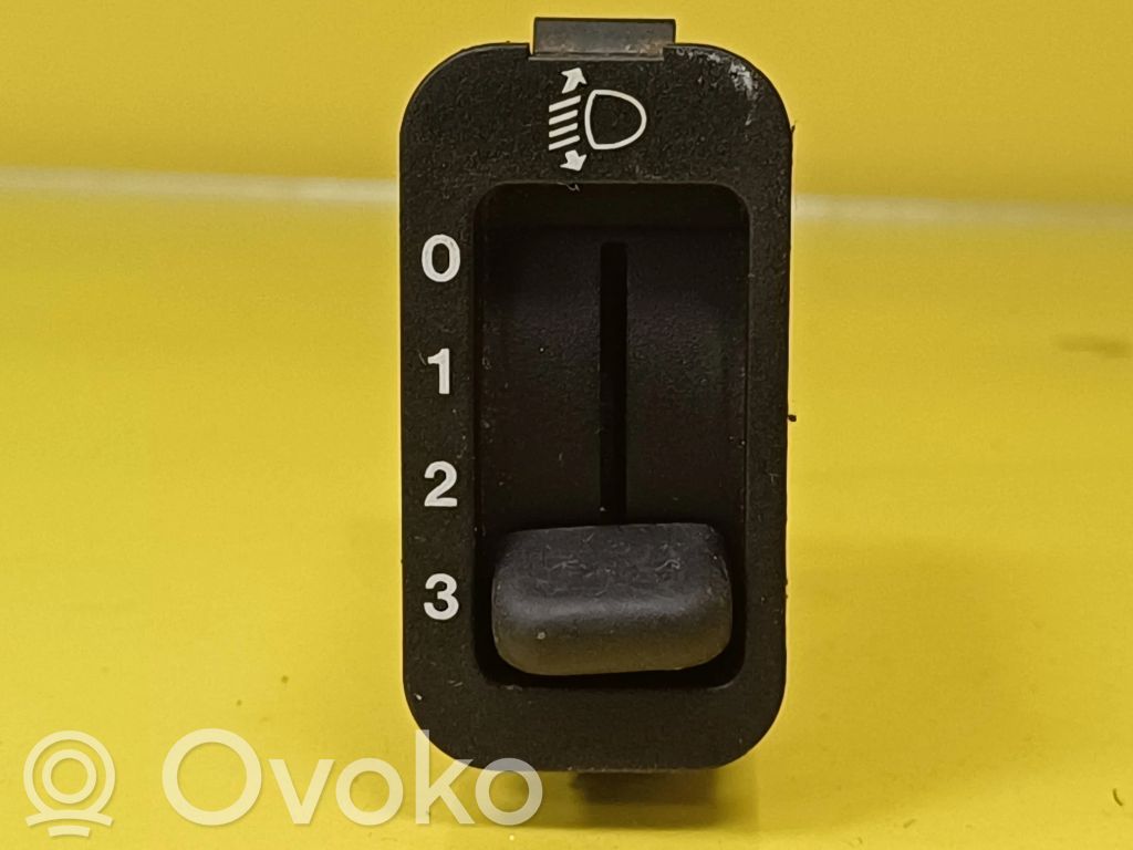 Headlight level height control switch   M10588