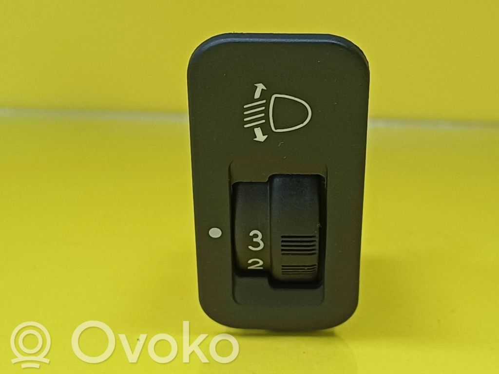 Peugeot 206 Headlight level height control switch 