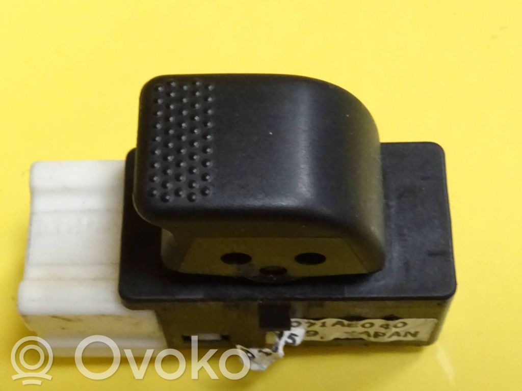 Electric window control switch   83071AE040