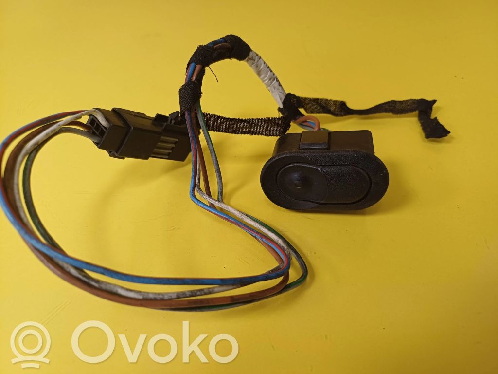 Opel Omega B1 Electric window control switch 