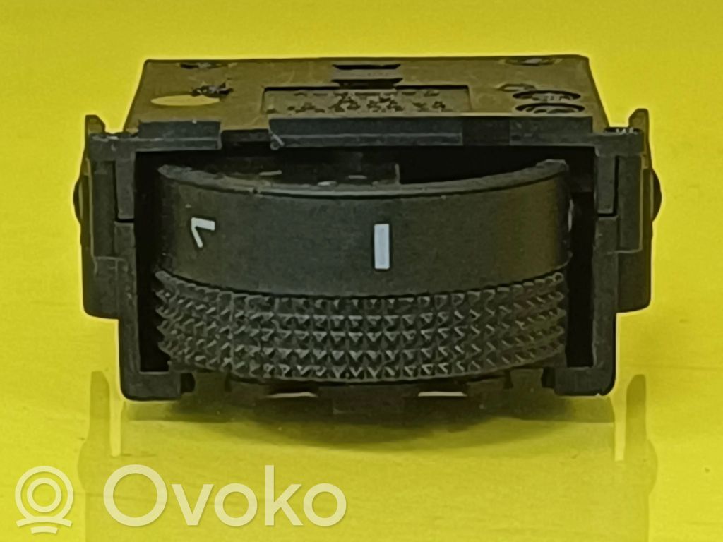 Volkswagen Golf III Headlight level height control switch 